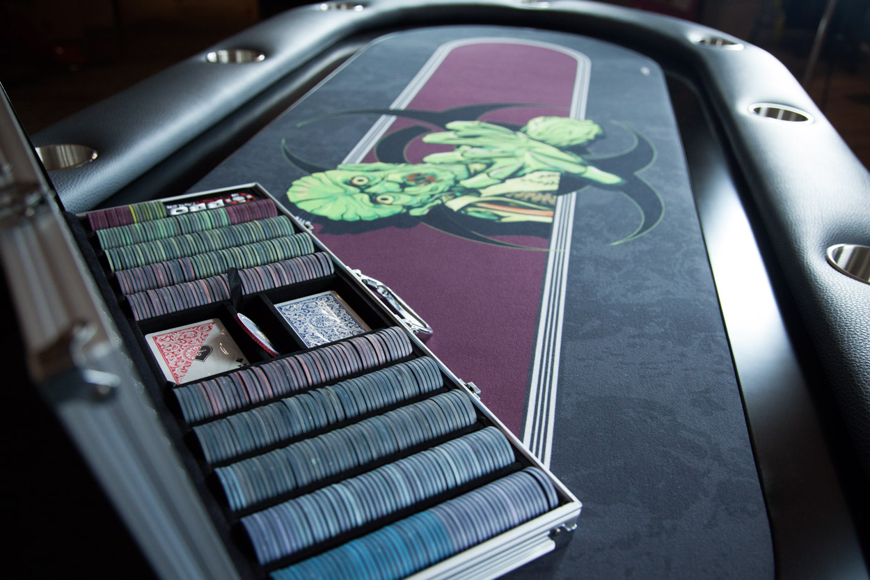 "The Undead" iShowroom Custom Elite Poker Game Table W/ "No Brainer" 500 Pc. Chip Set (6)